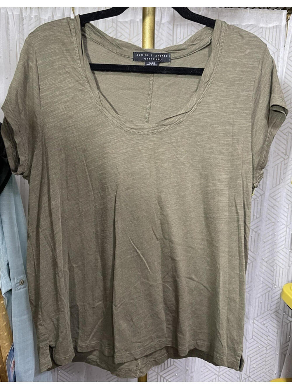 Social Standard By Sanctuary Olive Green Women's XL Amber Scoop Neck Tee
